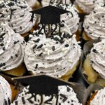 2021 graduation cupcakes